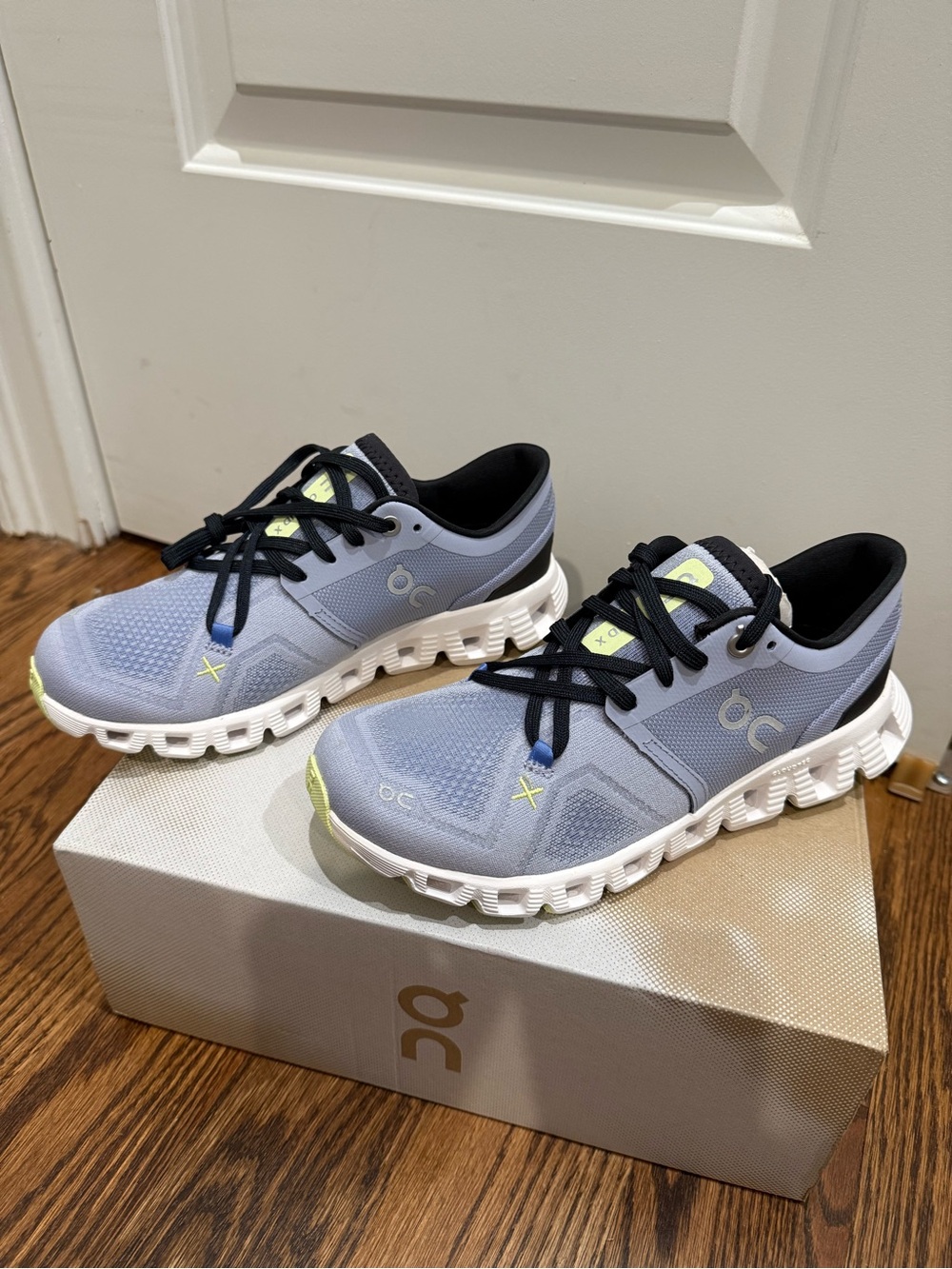 NEW in box Women’s OnCloud Cloud X 3- Size 6 Nimbus White Sneaker